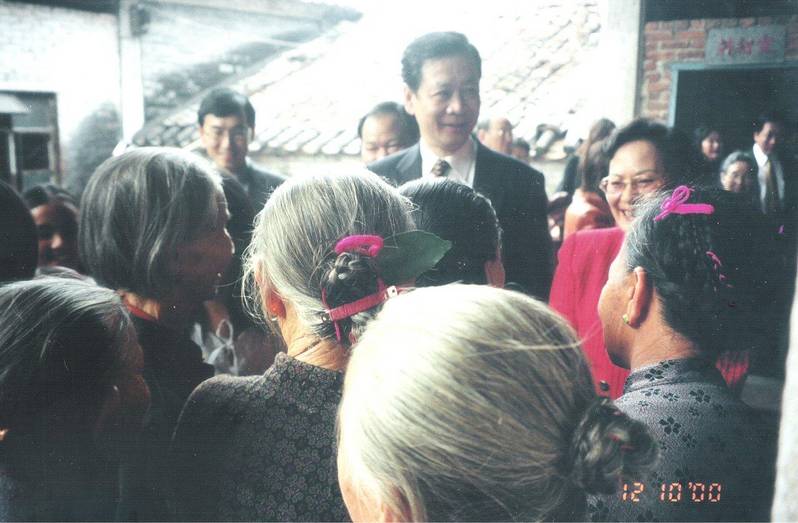 鄭安國與族人歡敘 鄭安國與族人歡敘